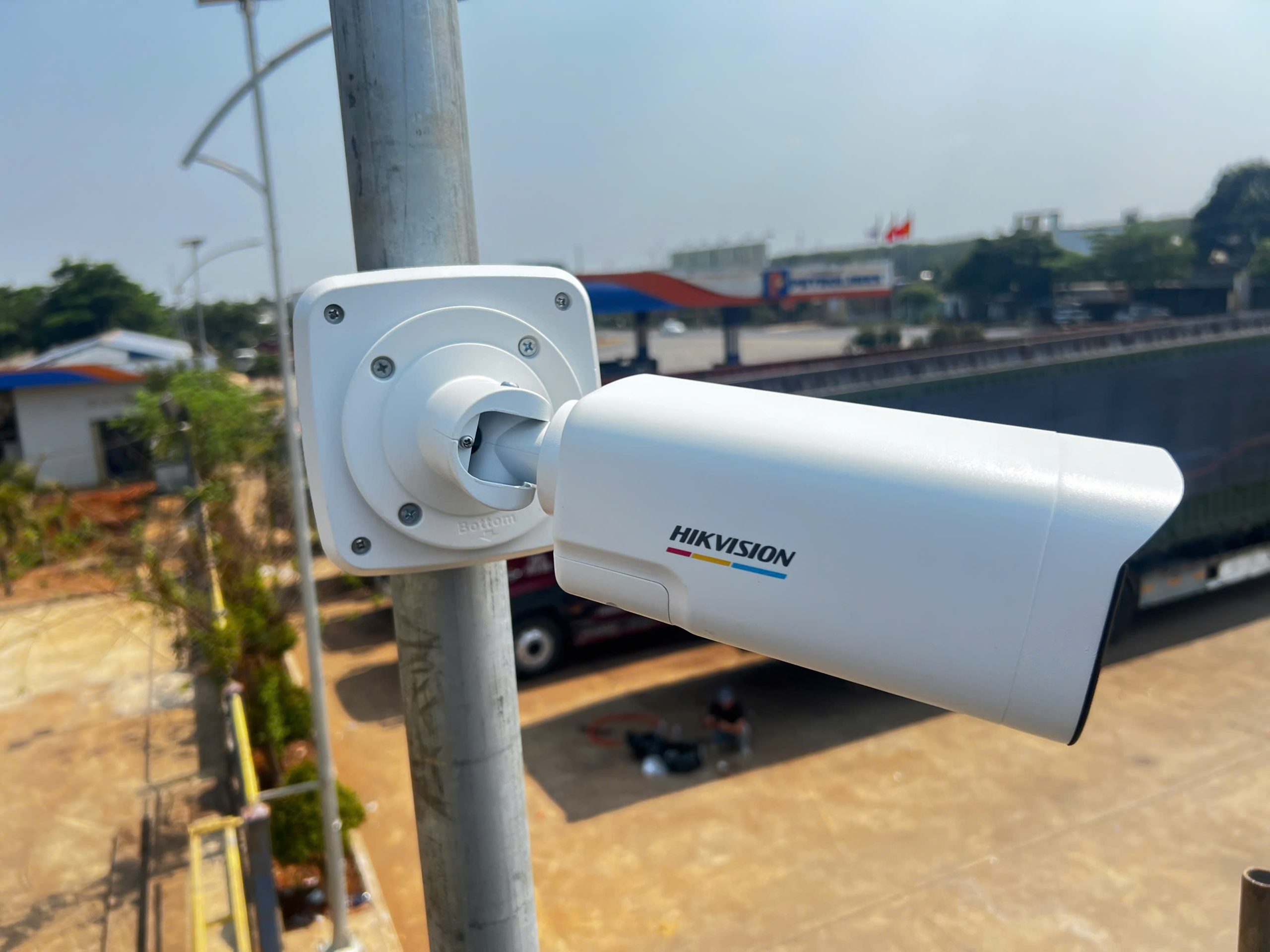 camera hikvision bai do xe